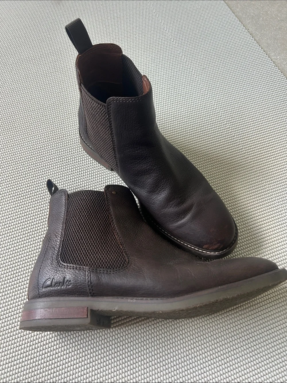 Clarks Men's Dark Brown Leather Chukka Chelsea Boots-10 wide